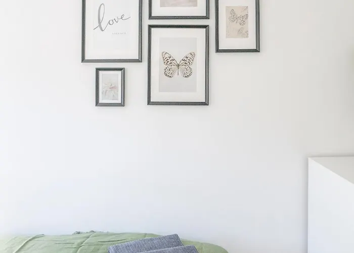 Flower Check In 24h Apartment